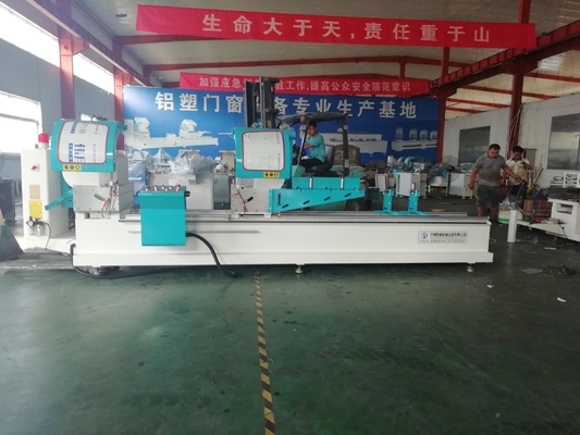 China Cnc-Aluminiumfenster-Maschinen-Profil-Ausschnitt sah Maschine LJZ2 - CNC - 500X4200 fournisseur